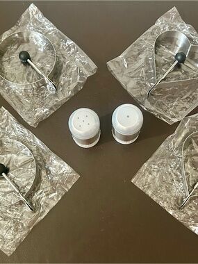 Stainless Steel Fried Egg/Pancake Mold with Salt & Pepper Shakers